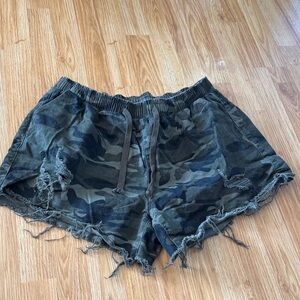 Women’s Camo Distressed Cargo Shorts - Olive Green